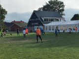 Laatste training S.K.N.W.K. JO9-1 van seizoen 2021-2022 (partijtje tegen de ouders) (16/71)